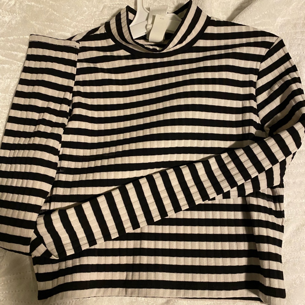 H&M womens/teens cropped long sleeve